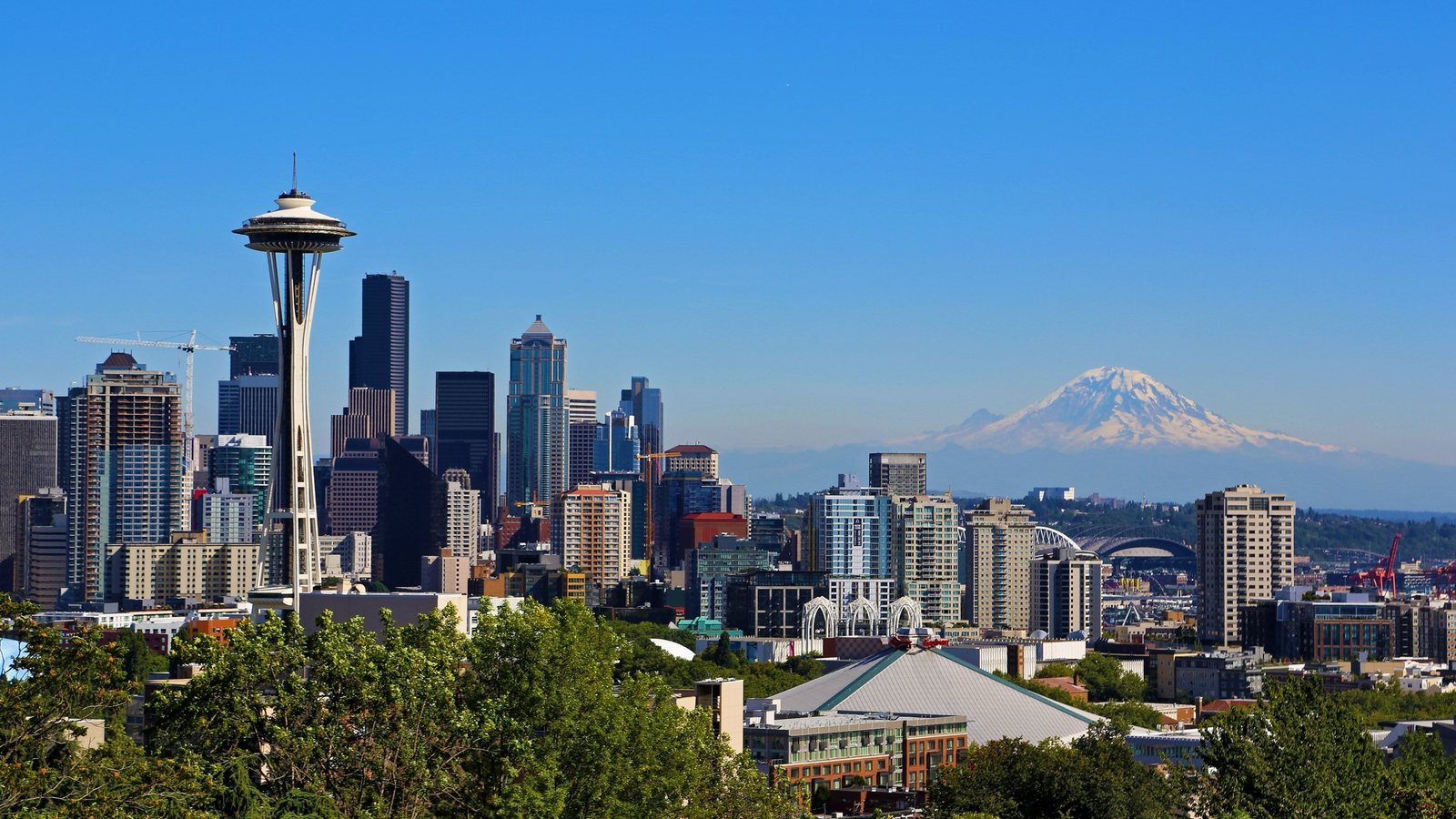 Vista de Seattle com a Space Needle e o Monte Rainier ao fundo