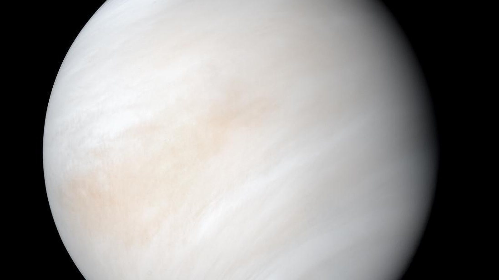 Vênus fotografada pela sonda Mariner 10, com nuvens claras cobrindo todo o planeta